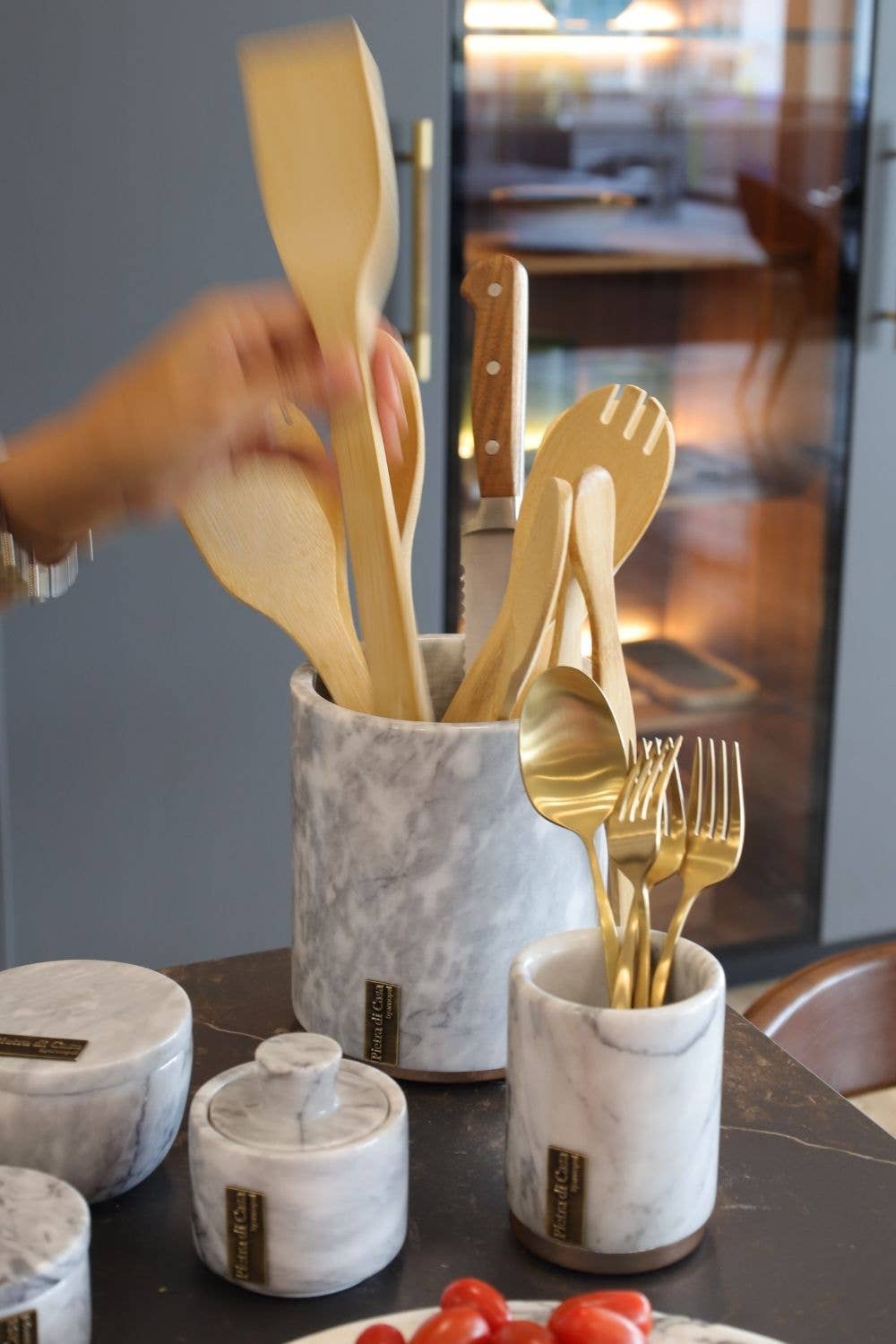 PIETRA DI CASA - Wholesale Utensil Holder - Calacatta Nero Marble HALE Kitchen Jar Rose Metal Decor2