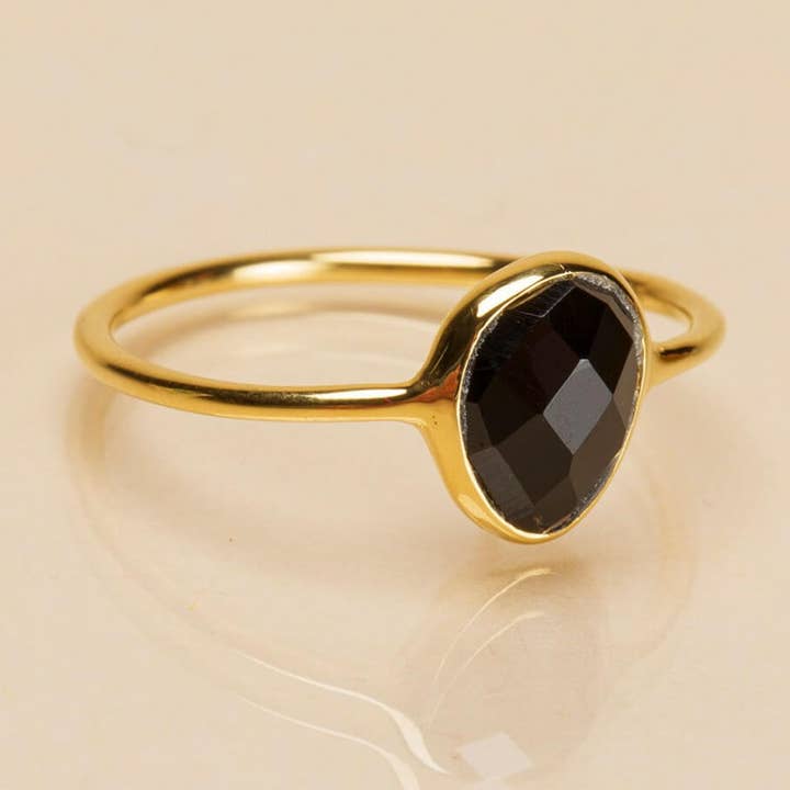 KLEINER OVALER SCHWARZER ONYXRING für den Großhandel von Une A Une