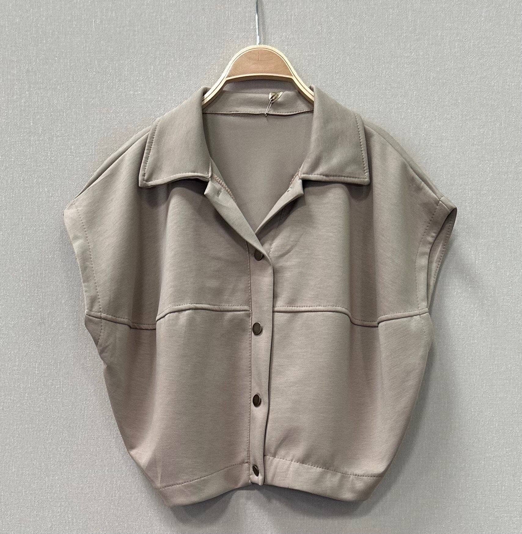 SWEET MAGIC MODA Y COMPLEMENTOS - Wholesale Button Down Shirt - Women's - BOOMBER SLEEVELESS2