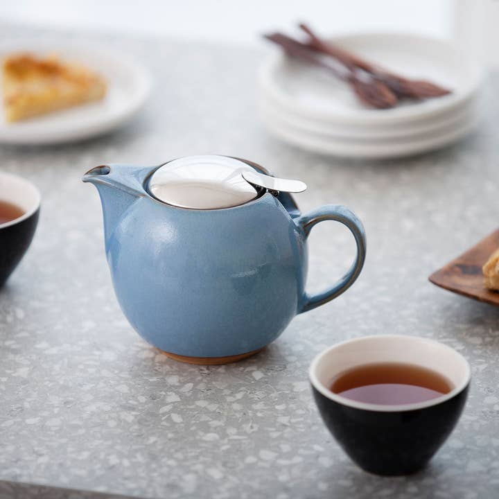 ZERO JAPAN USA - Wholesale Tea Pot - ZERO JAPAN - BEE HOUSE - ROUND TEAPOT for TWO (24 oz) - Hydrangea Blue -