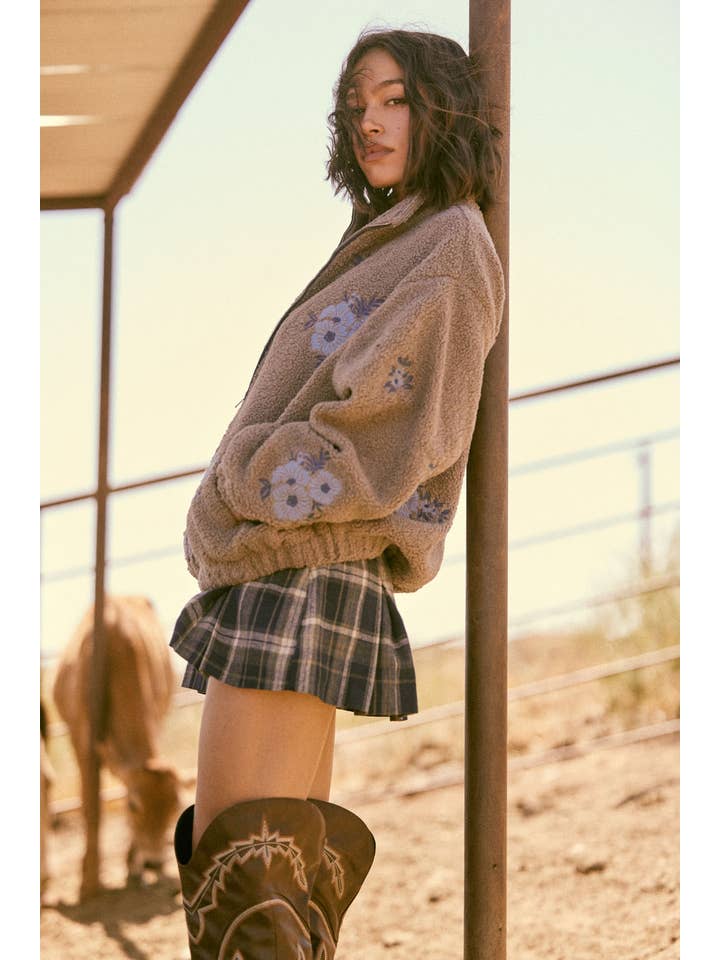 Promesa USA - Wholesale Jacket - Women's - Floral-Embroidered Sherpa Fleece Zip-Up Jacket3