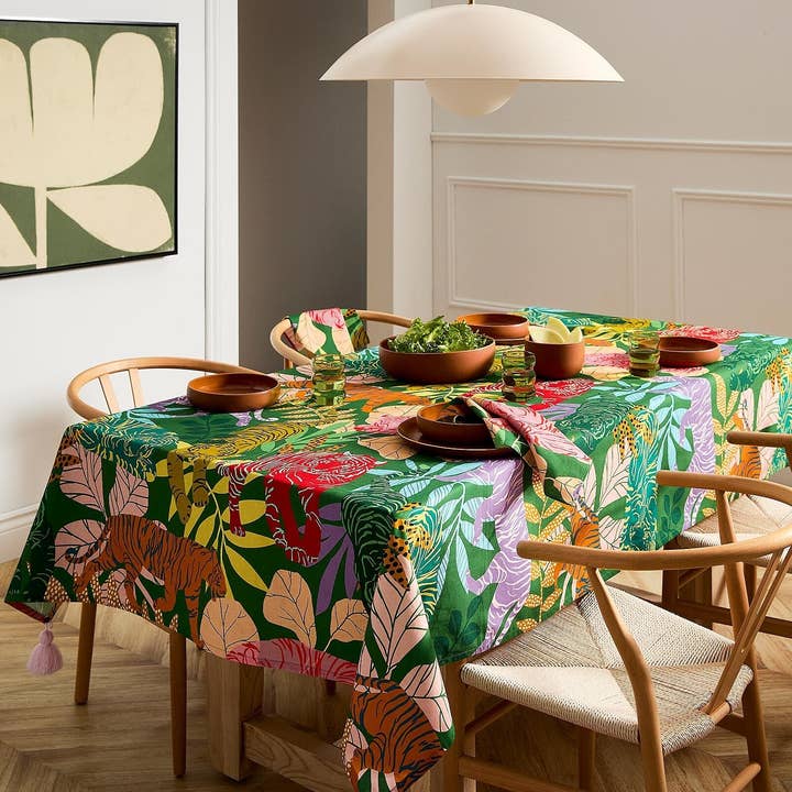 Tigress duk med tofsar för wholesale av Dora Nola