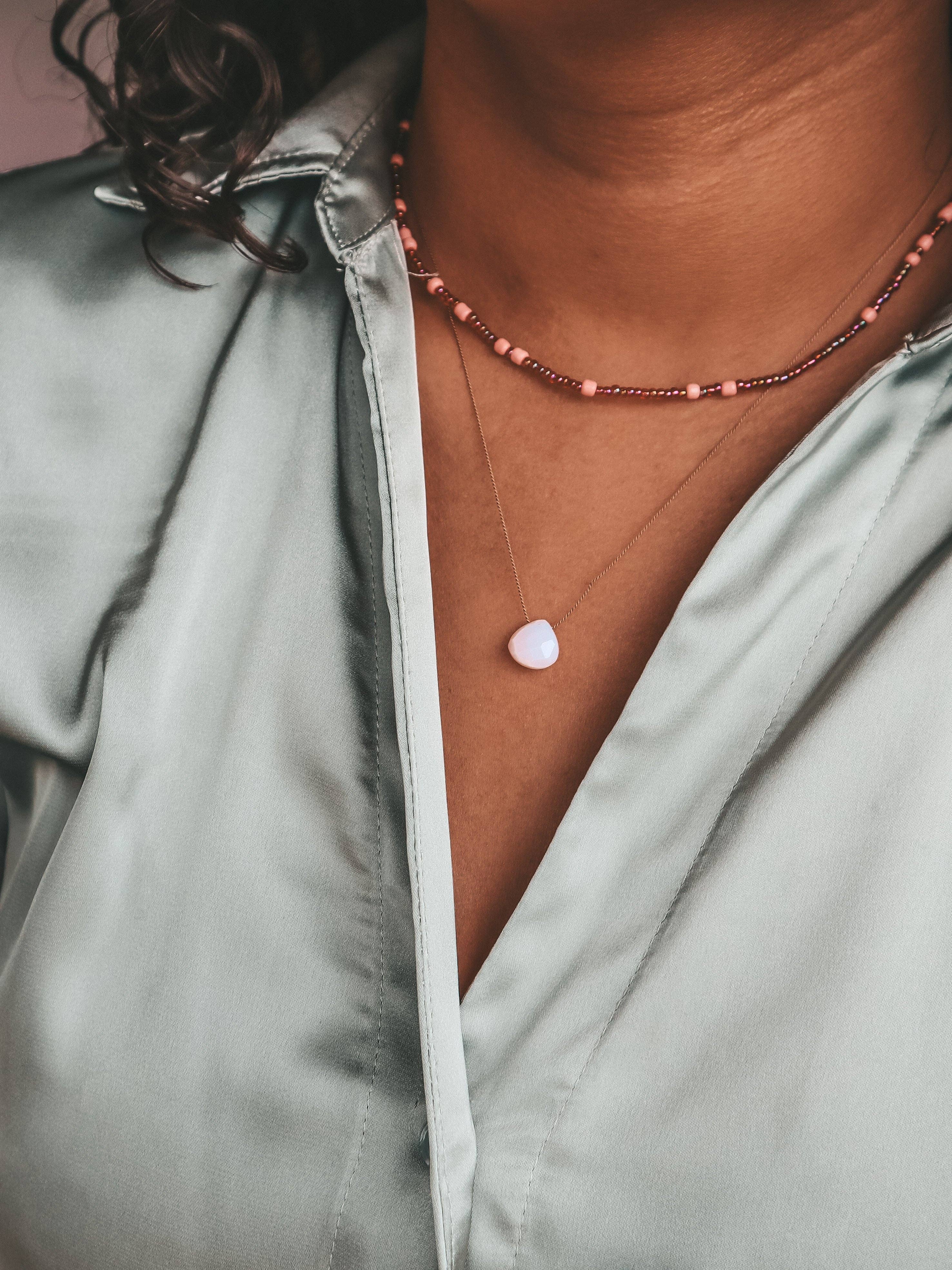 Bali Soul - Vendita all'ingrosso Collana con ciondolo/pendaglio - Collana con cordino in seta e opale rosa, pietra del mese di ottobre1