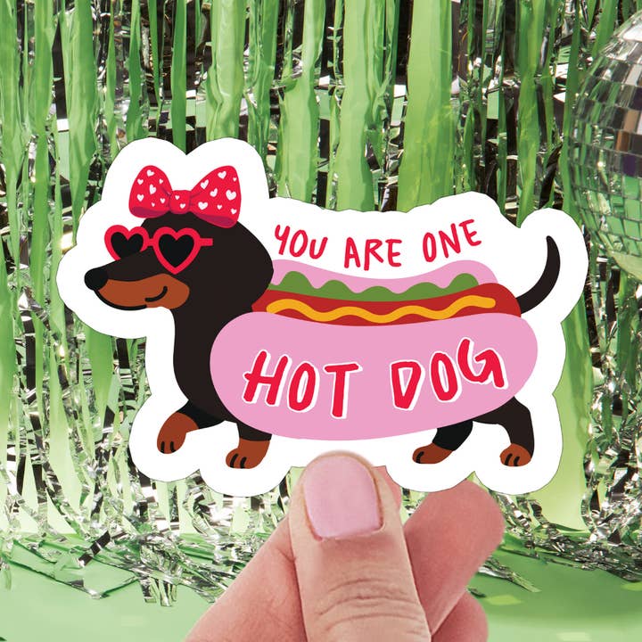 Autocollant en vinyle imperméable drôle et mignon de chien pour la Saint-Valentin pour la vente par Stickers+ X Ashley Bexar