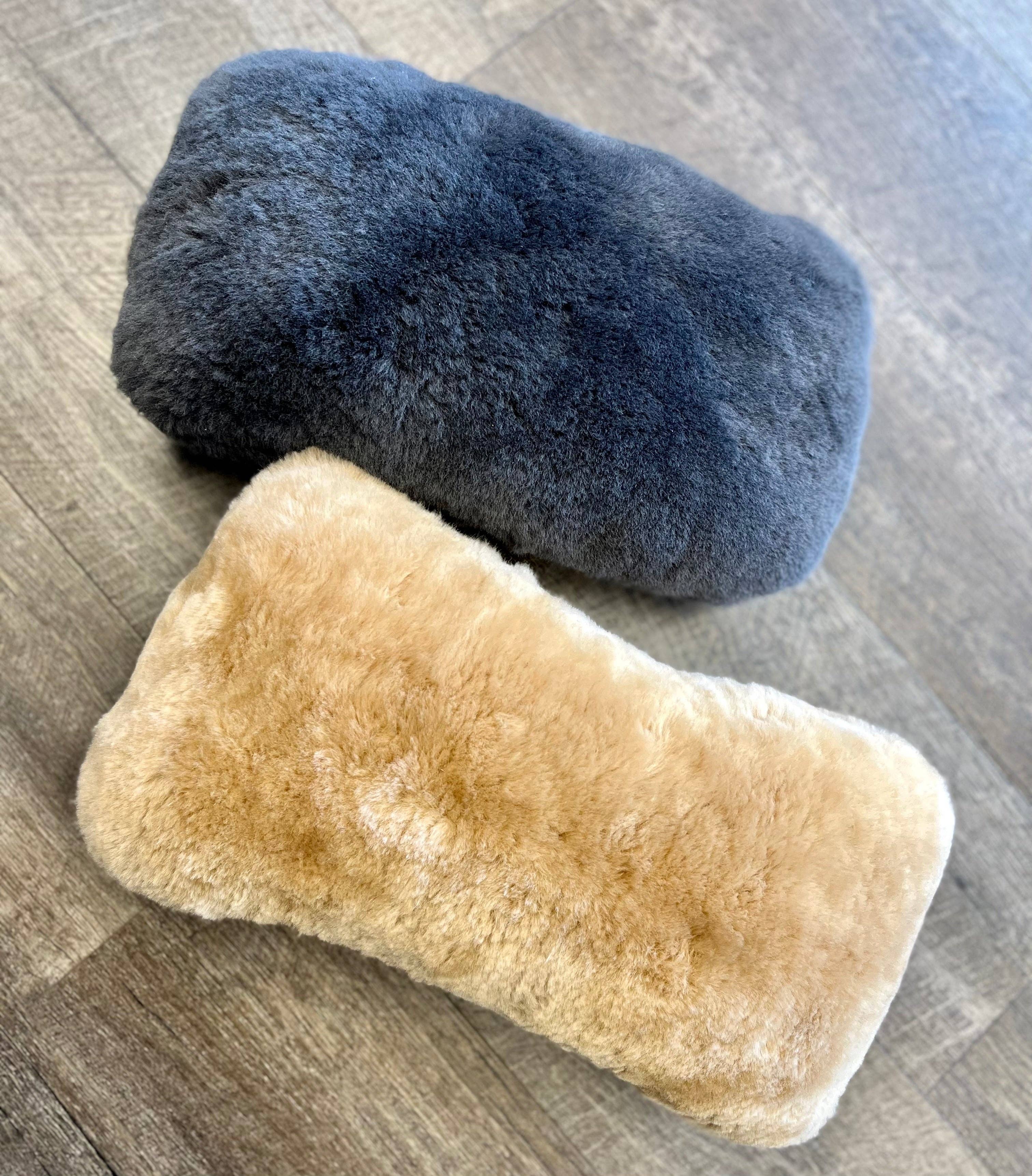 SuperLamb Footwear – wholesale Travel pillow – Sheepskin Headrest Neck Pillow6