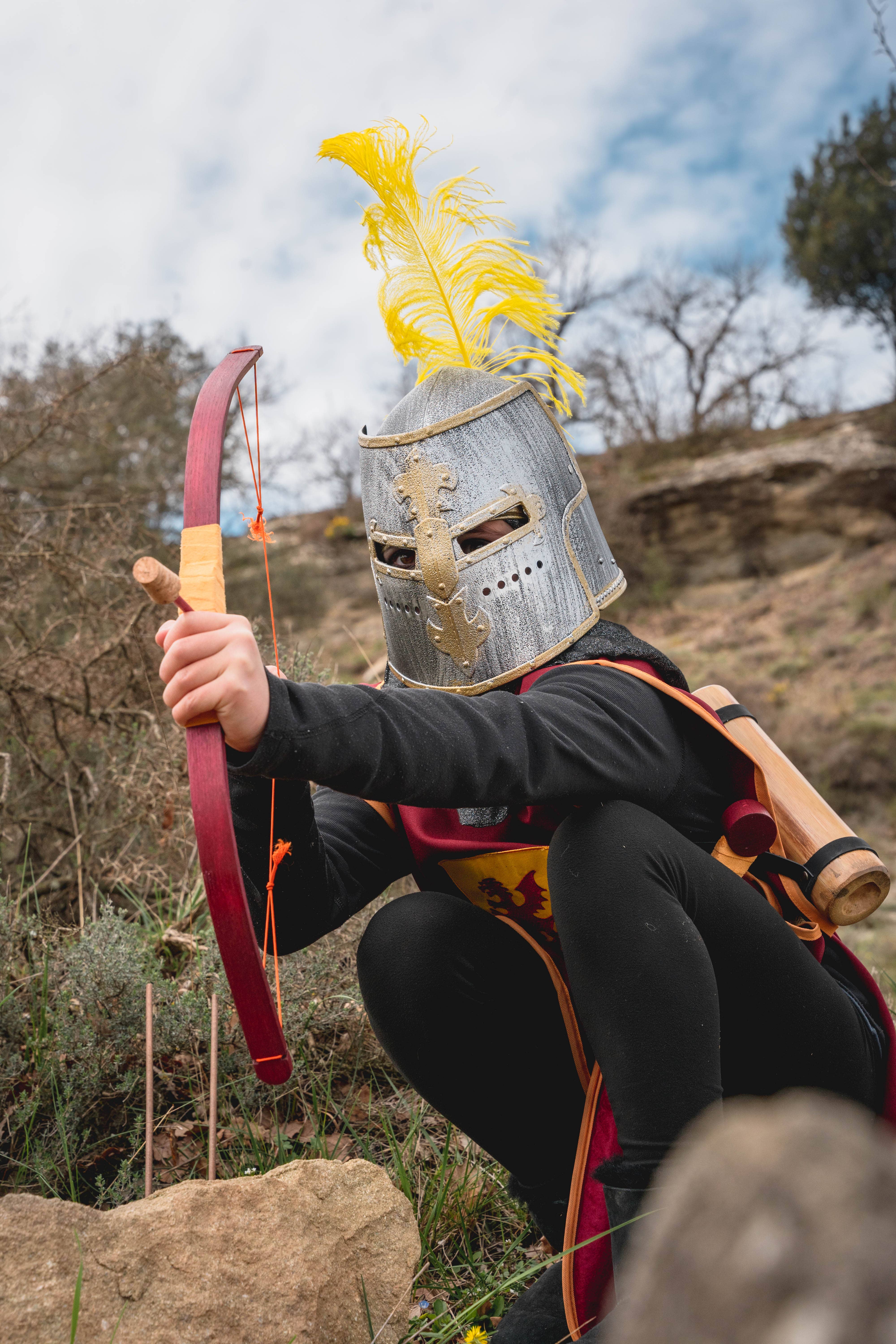 KALID MEDIEVAL – wholesale Costume – Child – DOG FACE HELMET + FEATHER - ST937F5