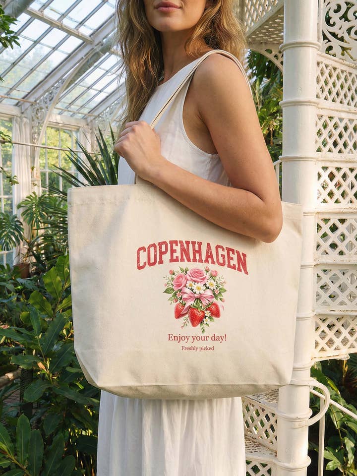 Saco shopper Copenhagen em algodão 400 GSM com padrão floral de morangos por atacado de Missi Clothing