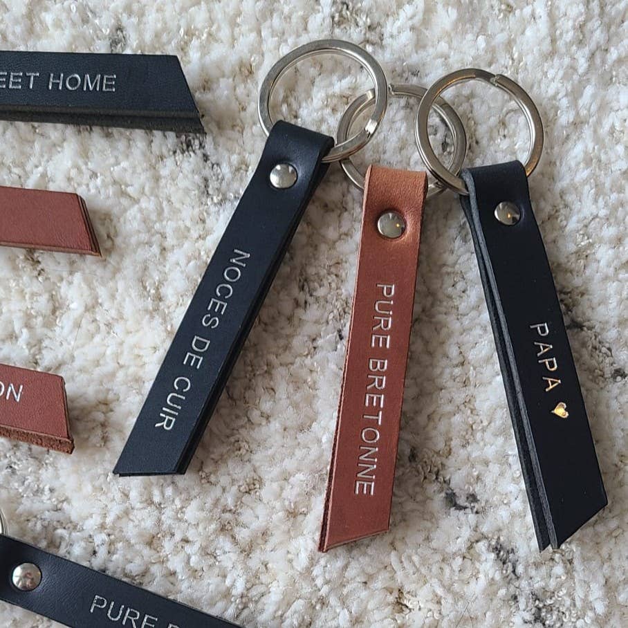 Boulevard des Tanneurs – wholesale Keychain – Unisex – Long leather keychain with customizable message1