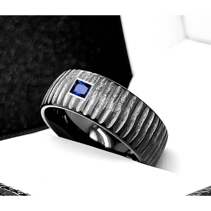 rings paradise - Wholesale Sieraden - Heren - Aquamarijn zwarte gehamerde wolfraam trouwring voor heren