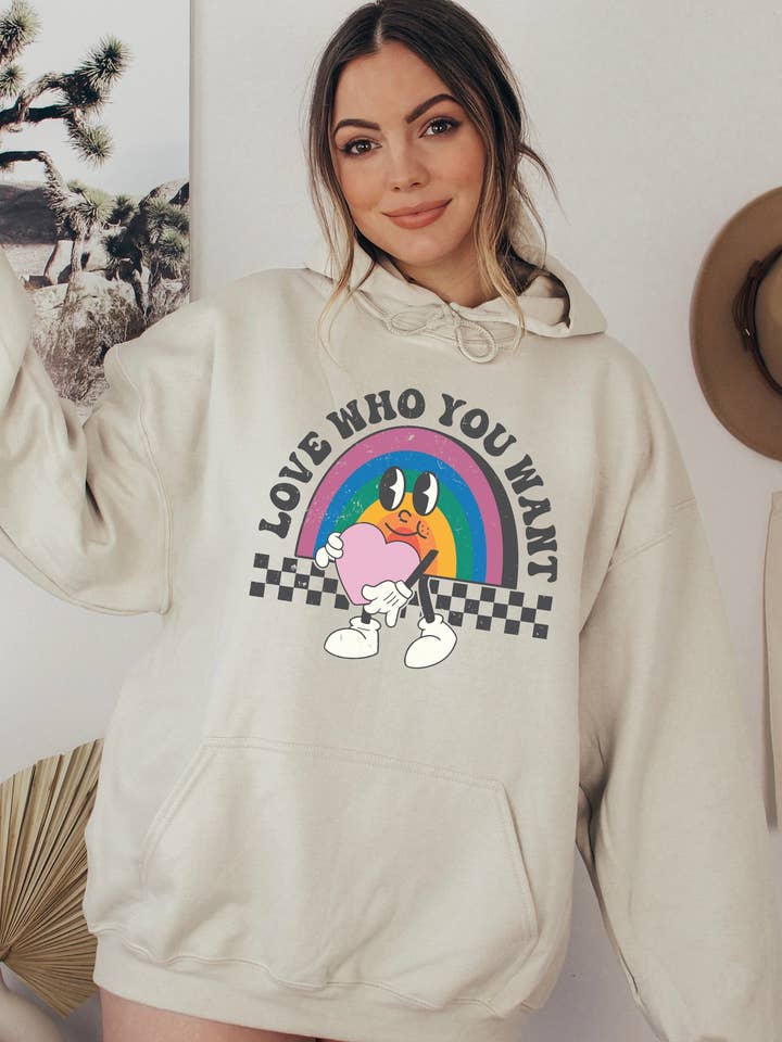 Sweat à capuche Love Who You Want pour la vente par Shop Alloe | Print & Media Co.