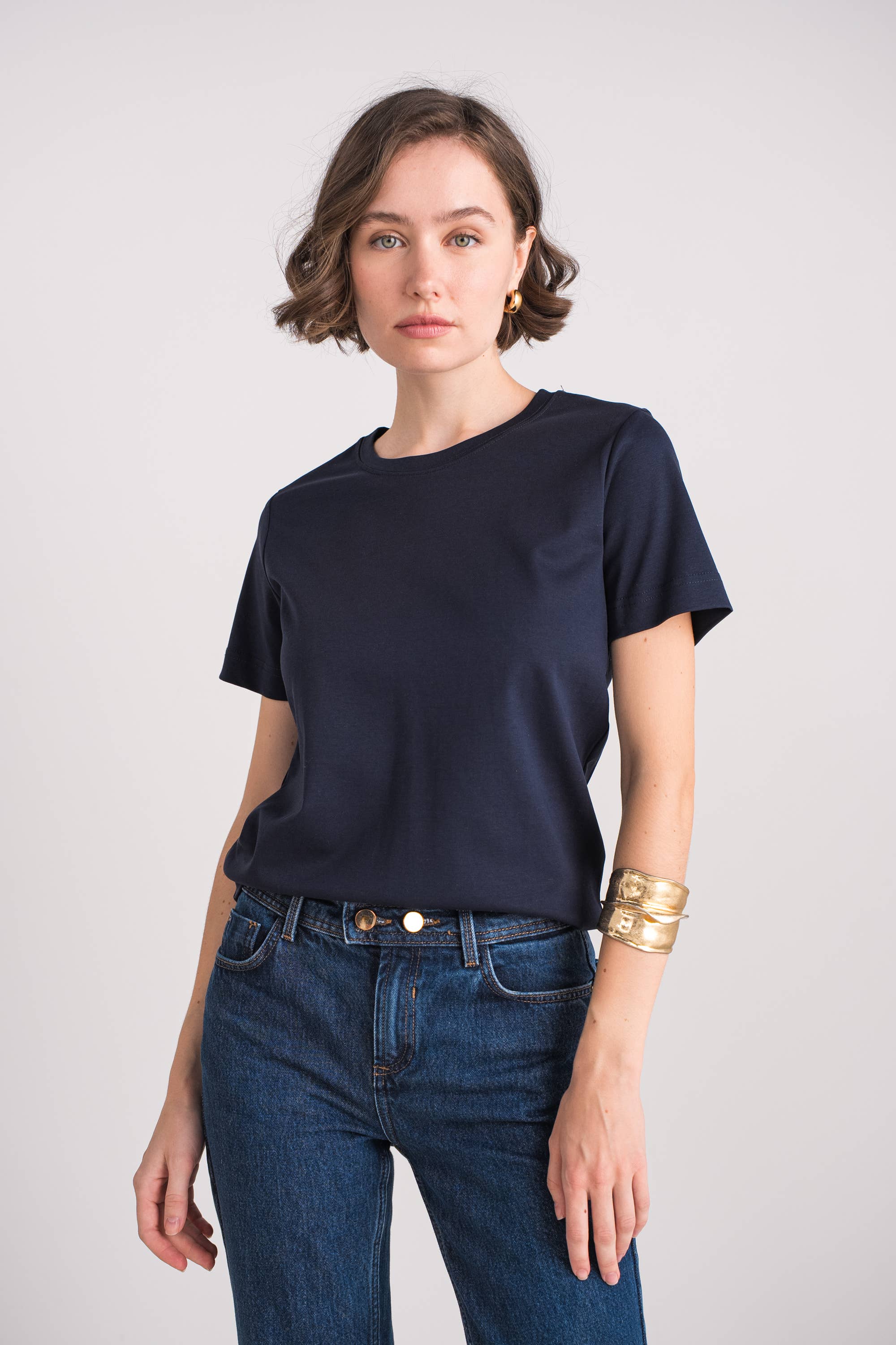 jw.atelier - Wholesale T-Shirt - Women's - 100% premium cotton short-sleeve T-shirt1