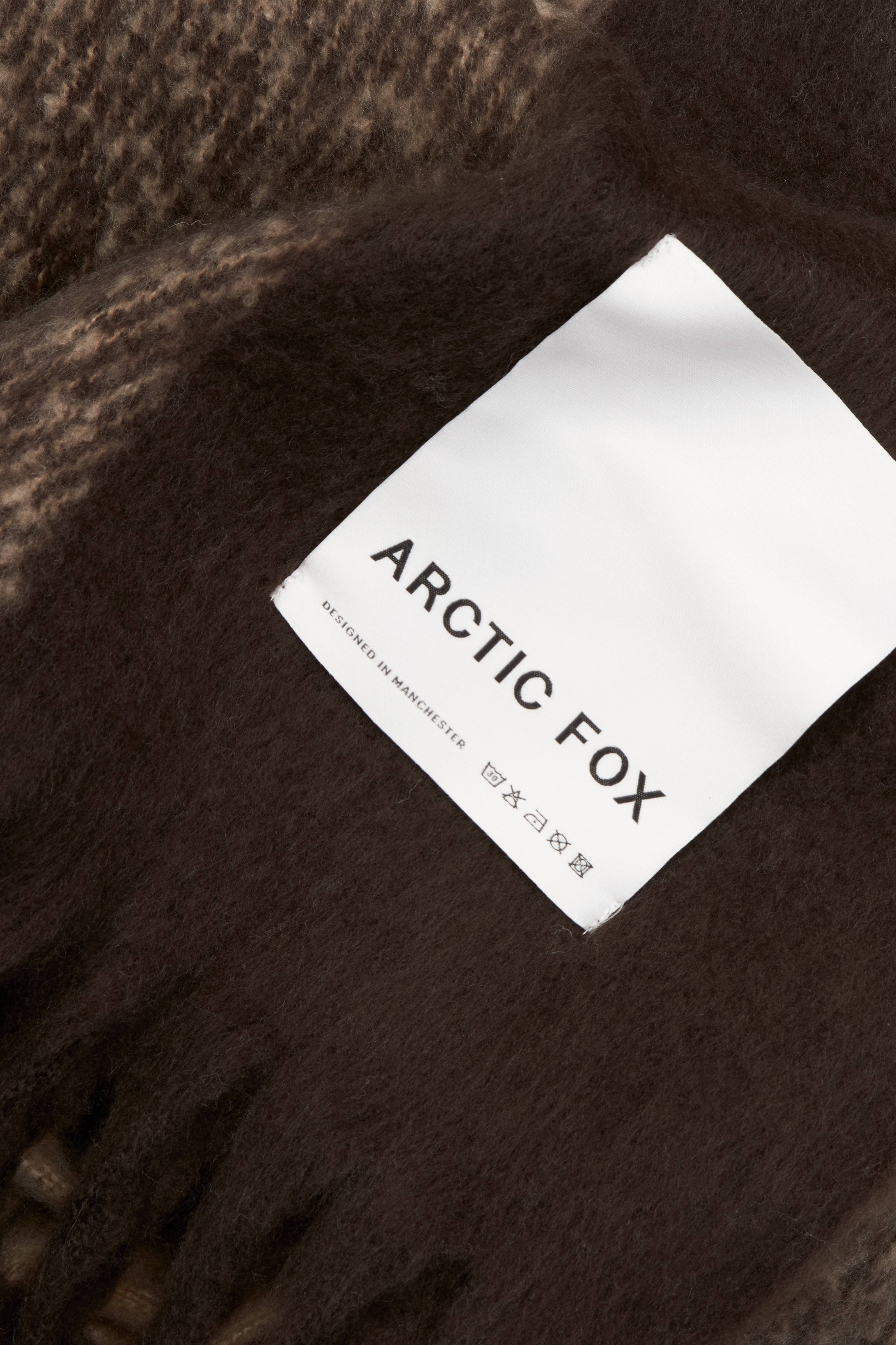 Arctic Fox & Co. - North America - Wholesale Throw Blanket - The Reykjavik Throw - 100% Recycled - Dark Earth Brown -FW253