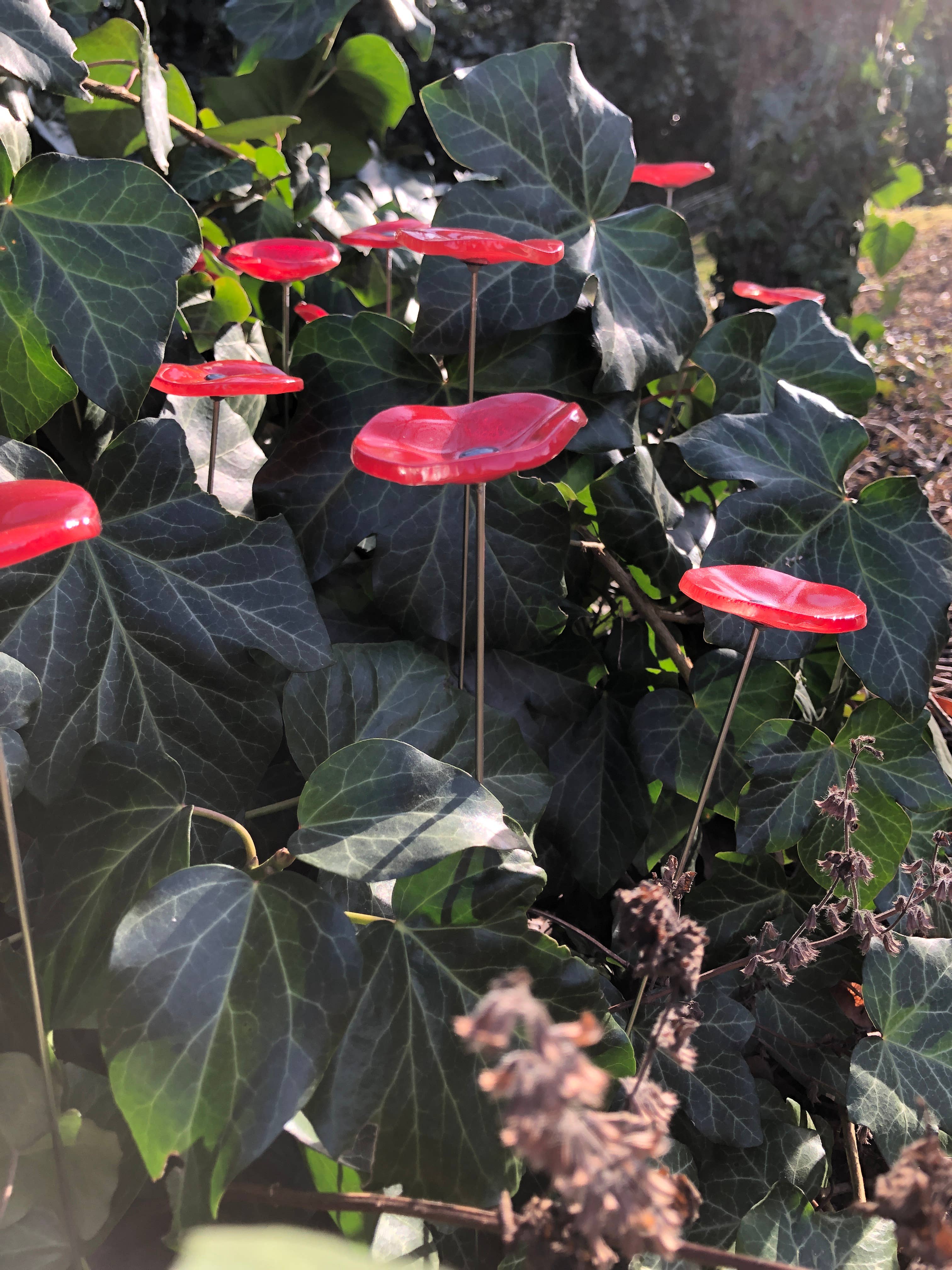 CARNEOL GLASS - Wholesale Garden/Lawn Stake - Small Glass Flower For Outside In Red11