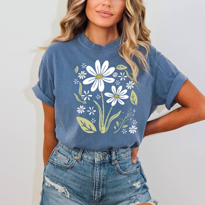 T-shirt Comfort Colors fleurs blanches bohème pour la vente par Serendipity Tees