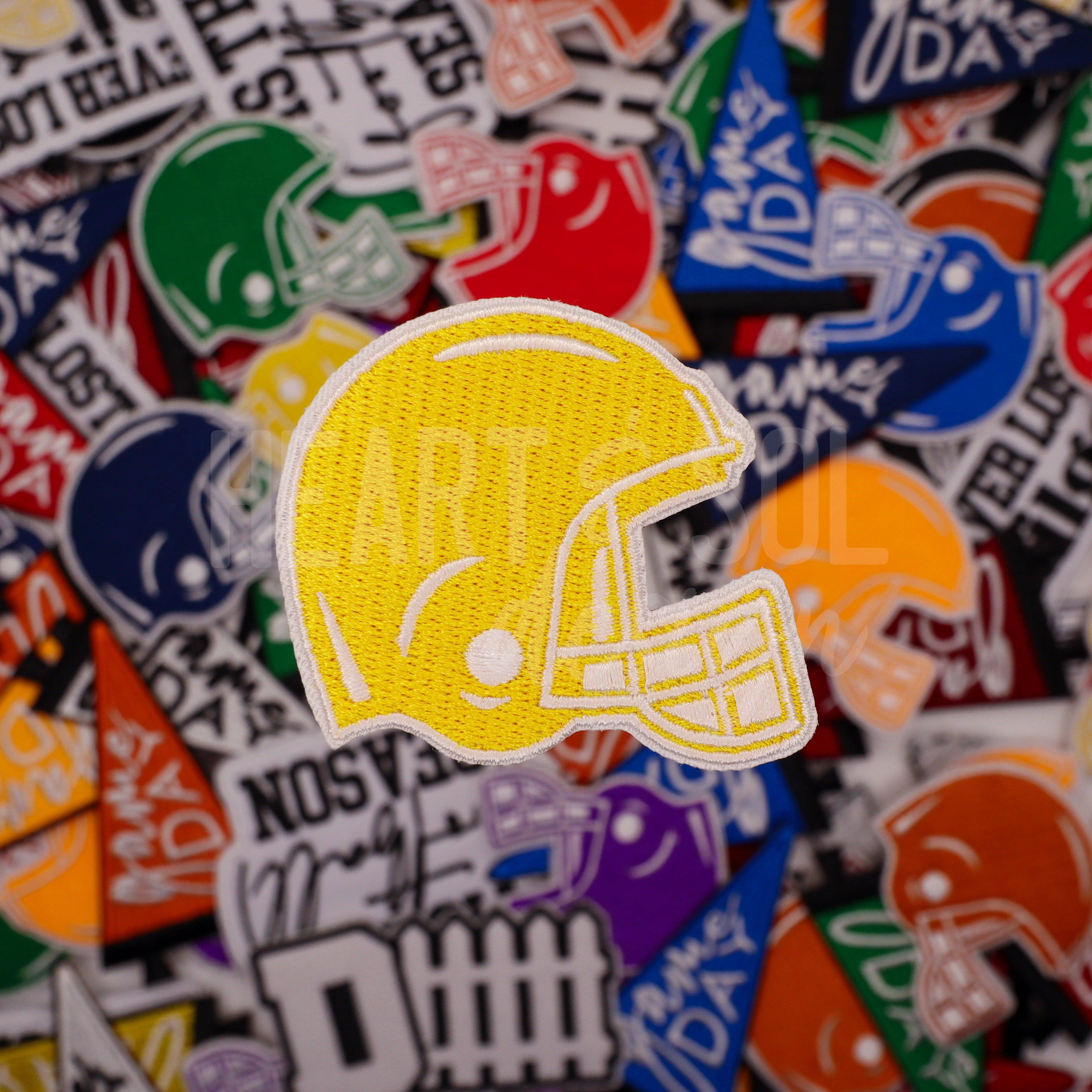 Heart & Sol Design – Großhandel Aufnäher – Aufnäher mit FUSSBALLHELM1