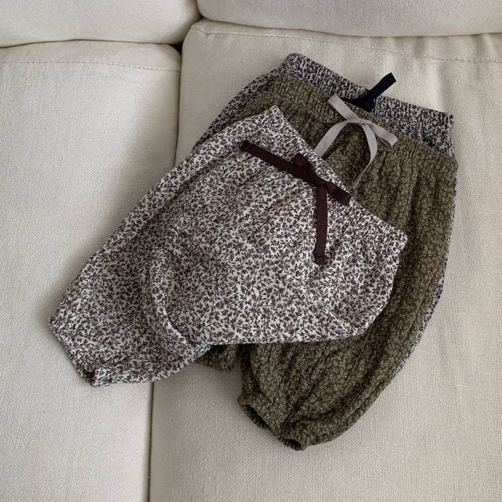 Pantalones Hush Flower para bebés: pantalones suaves para bebés con estampado de flores y cintura elástica. para venta al por mayor de Cozy Kidz