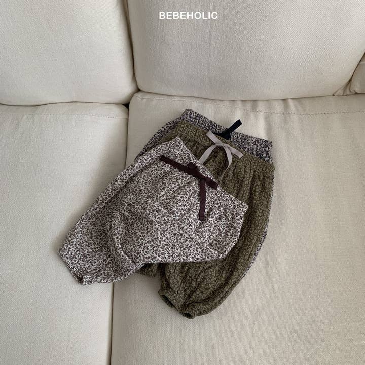 Pantalones Hush Flower para bebés: pantalones suaves para bebés con estampado de flores y cintura elástica. y otras tendencias de Resultados para ropa bebe en flores al por mayor. Devoluciones gratuitas y condiciones de pago a 60 días en Faire en Faire.