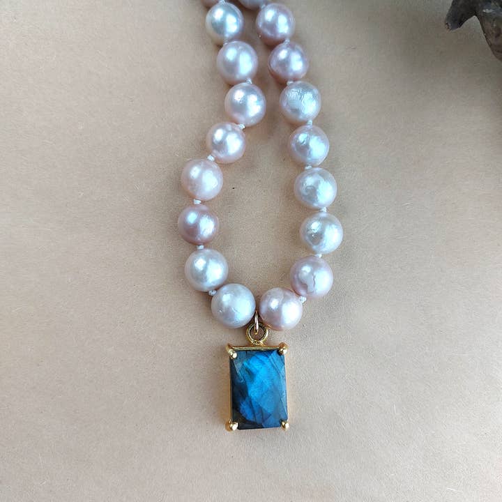 AVAASI - Vente Colliers à pendentif - Labradorite et Perles d'Eau Douce - N 40354