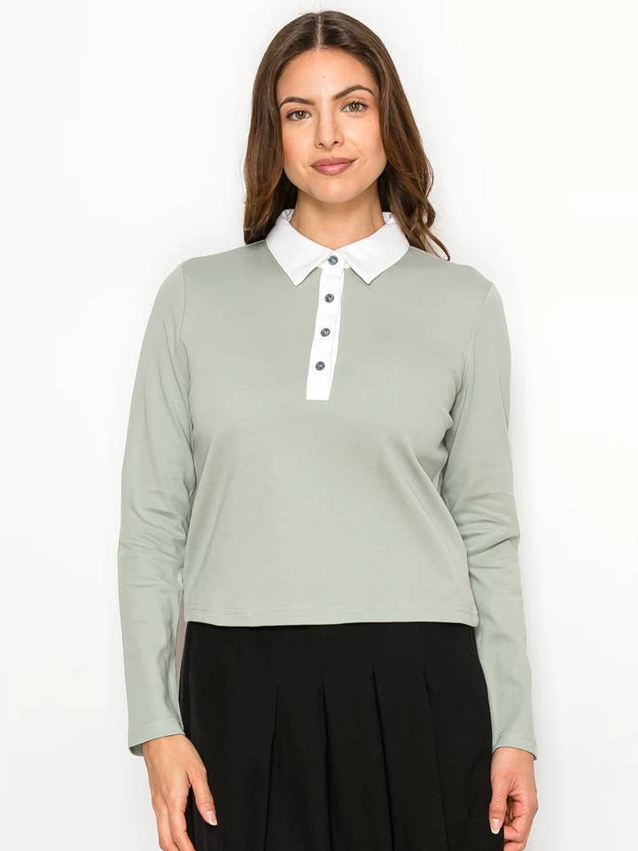 T-shirt en coton couleur sauge à patte de boutonnage pour la vente par Yal New York