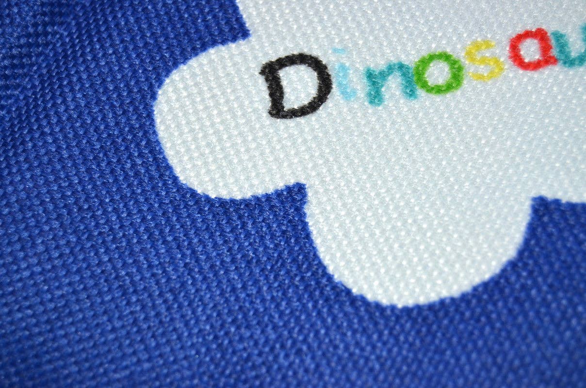 BOD HOME – wholesale Gardin – MÖRKLÄGGNINGSGARDIN MED TECKNAT TRYCK - BLÅ DINOSAURIE 140*260cm3