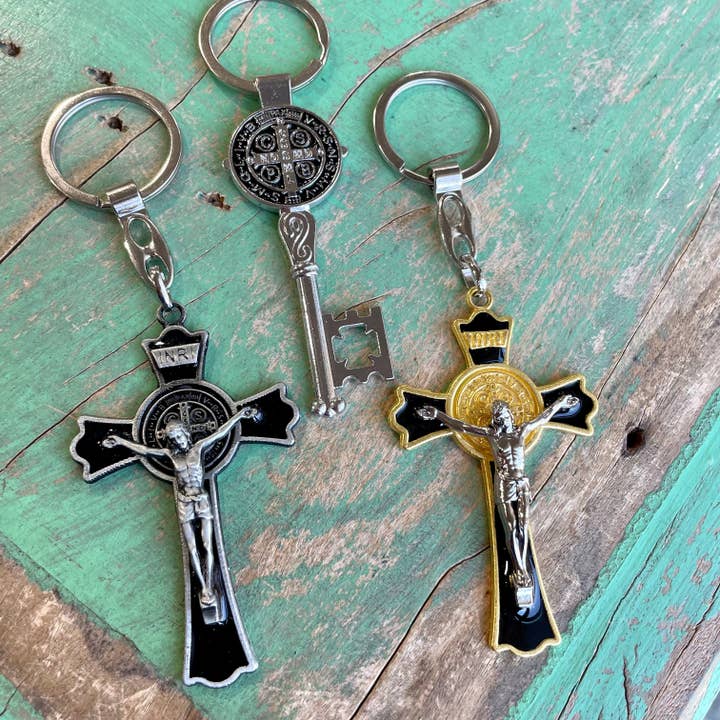 Porte-clés St Benedict pour la vente par Love and Honor Jesus LLC