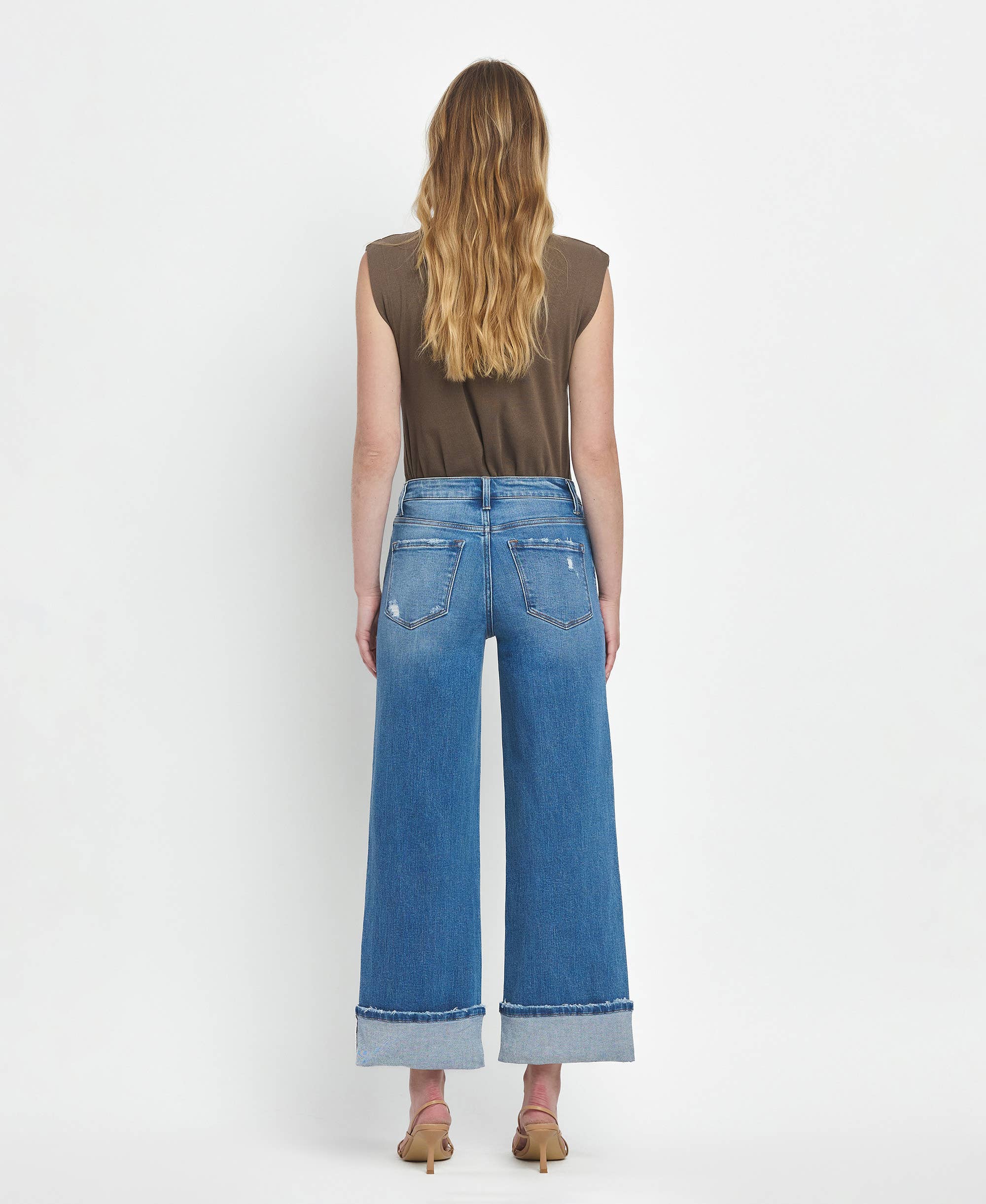 MOORLAND HOCHGESCHNITTENE MITTELBLAUE GEFALTETE WEITE JEANS F5890 für den Großhandel auf Faire9