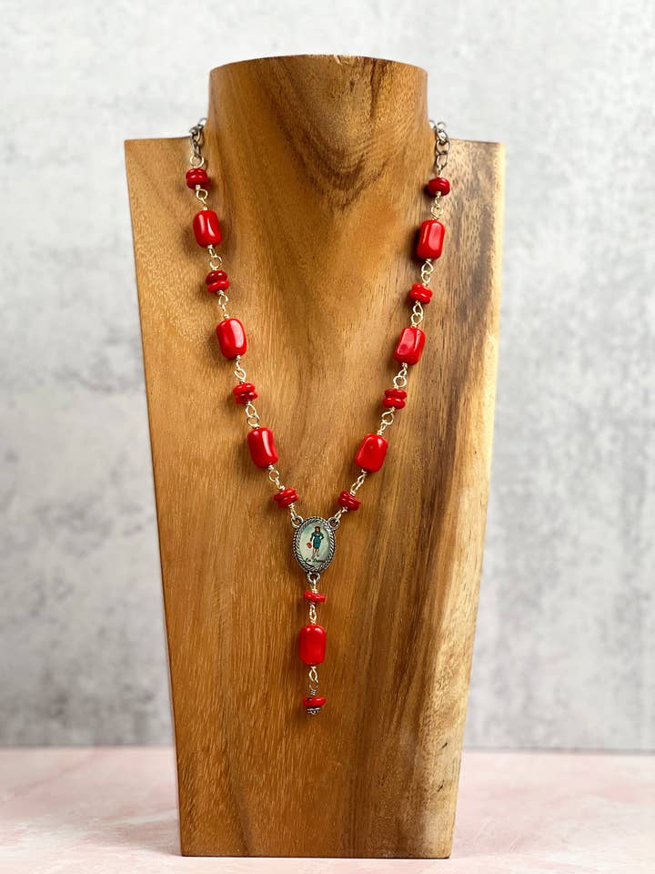 Collana La Loteria 'la dama' in corallo rosso per la vendita all'ingrosso da parte di Scarlette Dove