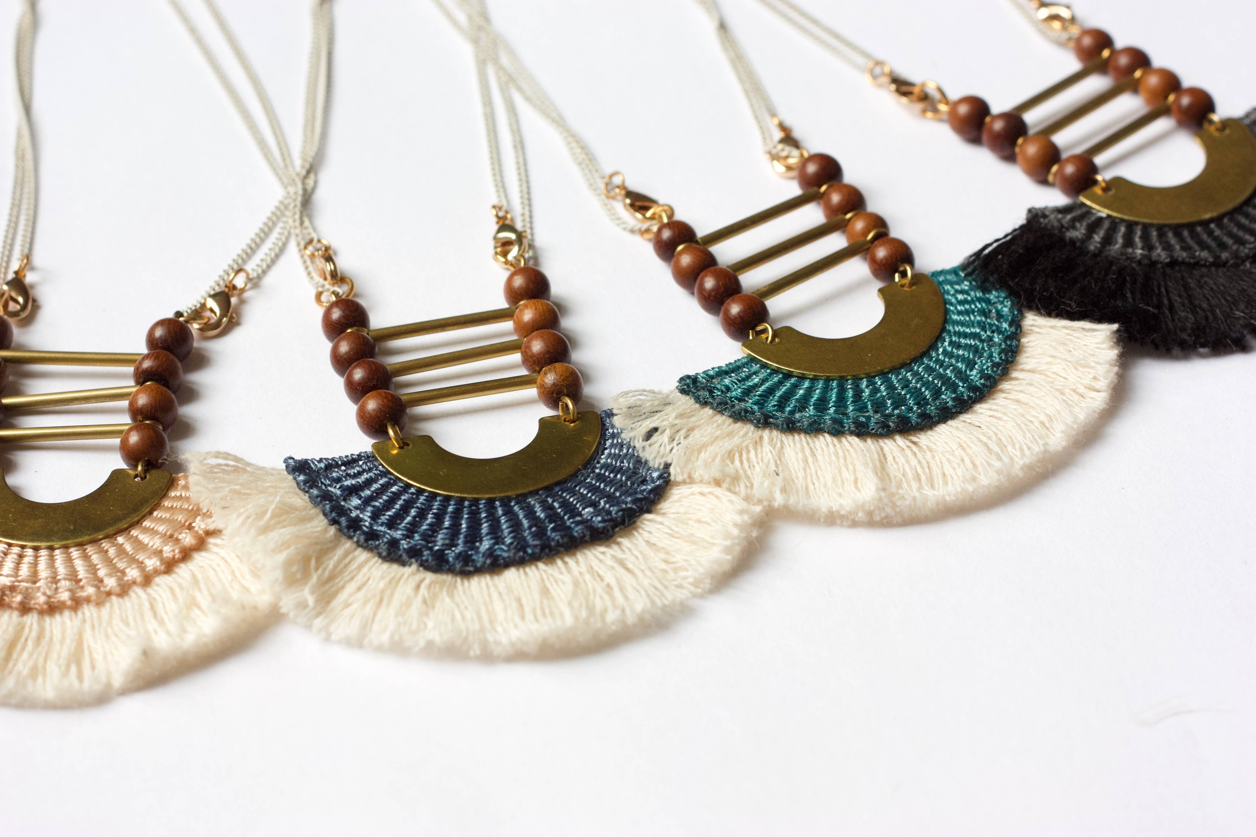 This Ilk – Großhandel Kette mit Anhänger/Charm – Nubische Wüstenkette in Holzperlen1