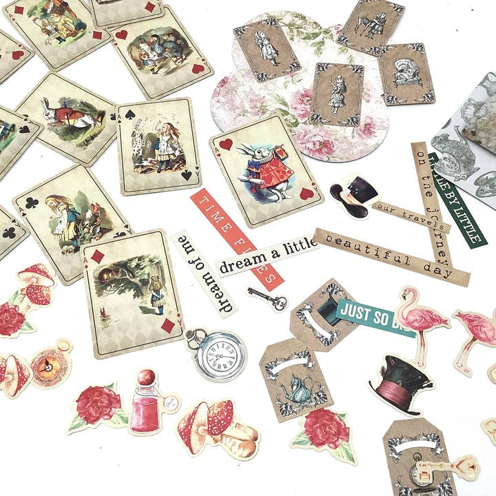 All Little Cute Things - Vente Scrapbooks - Album vintage d'Alice au pays des merveilles, à collectionner sur la table, décoration2