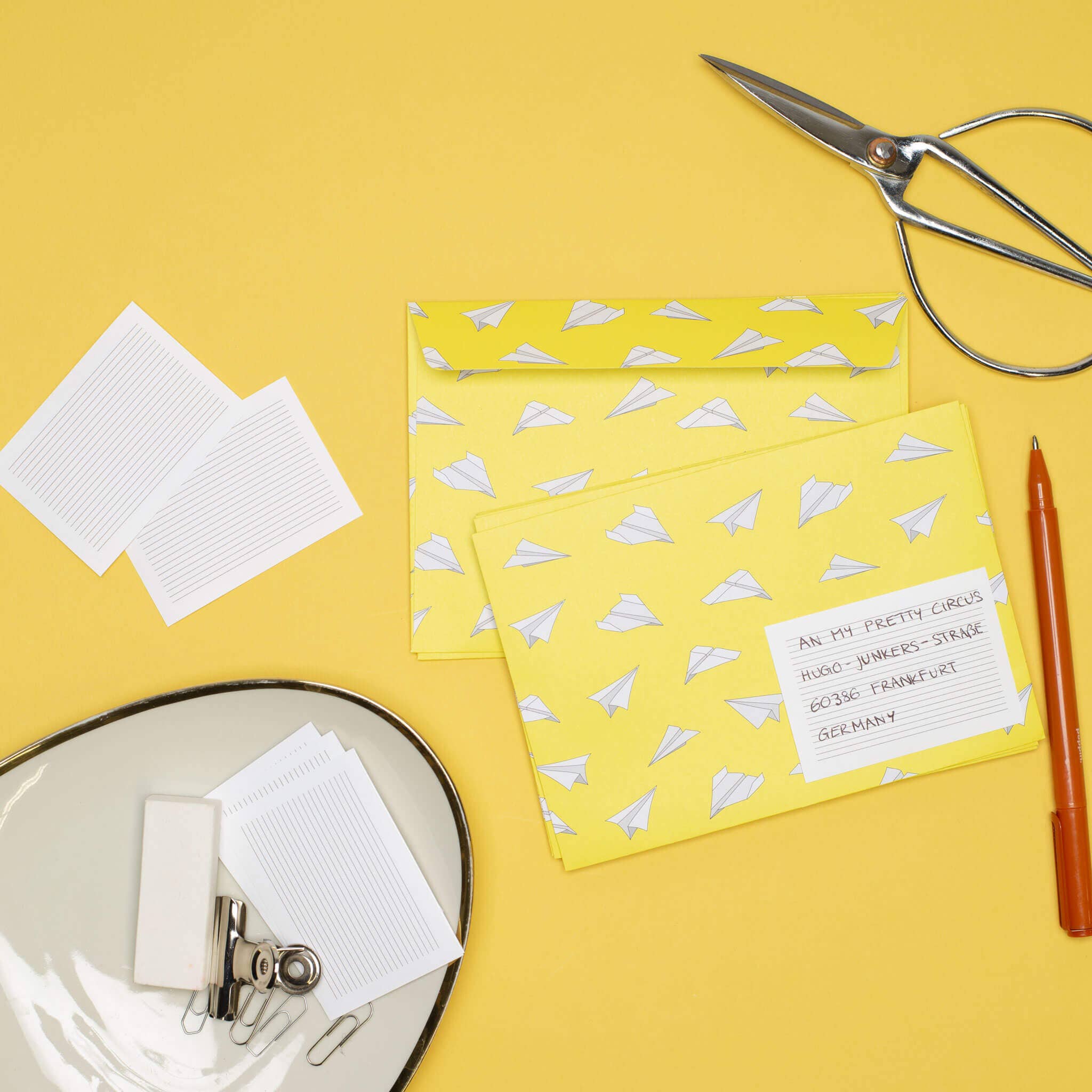 My Pretty Circus - Wholesale Envelopes - 8 yellow paper airplane envelopes - C68