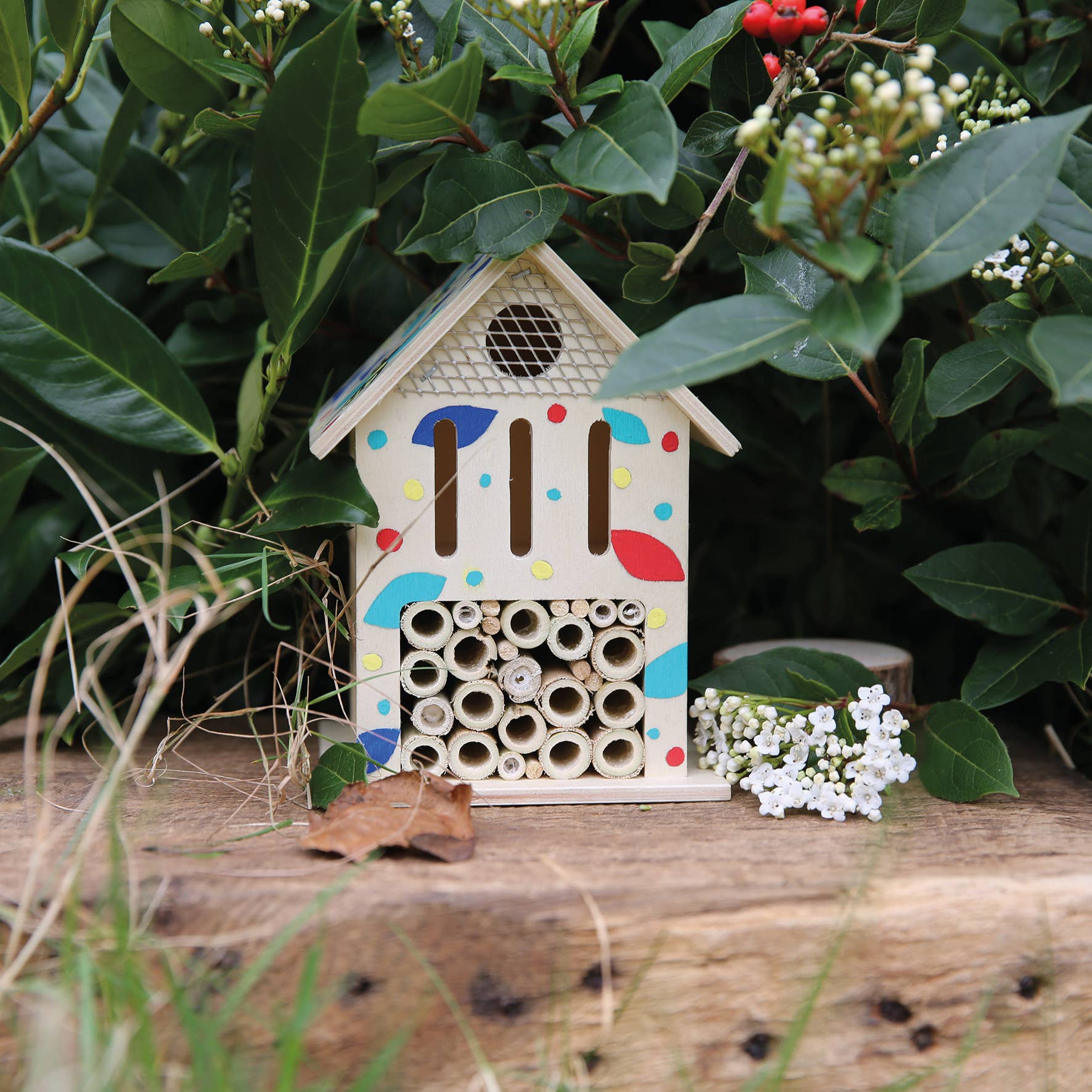 West Design Products – wholesale Painting/drawing – RHS Paint Your Own Set, White Single Craft Kit Set Bug Hotel11