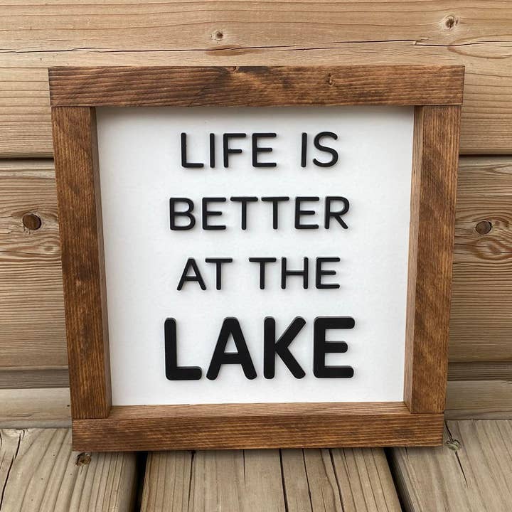 La vie est meilleure au panneau Lake Wood pour la vente par Barnworx Furnishings & Decor Inc