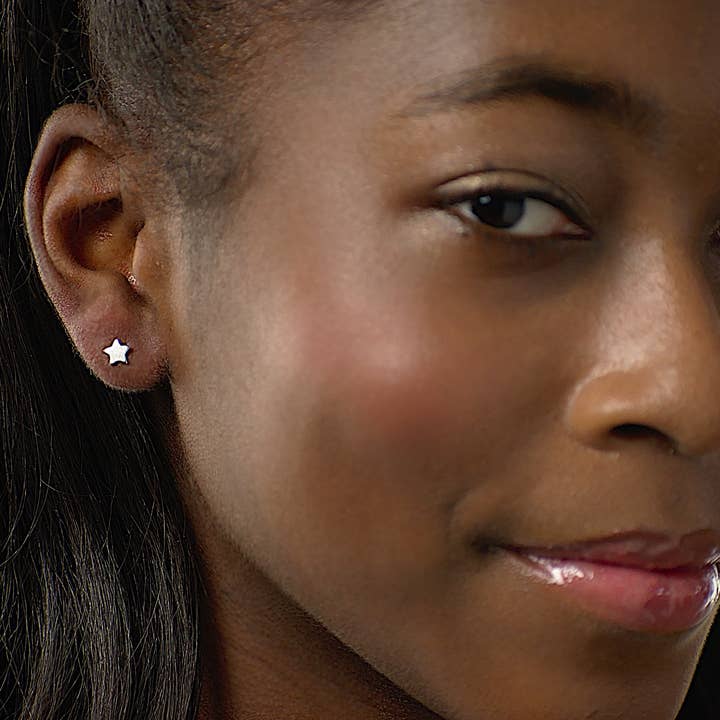 Orecchini stella Beatrice per la vendita all'ingrosso da parte di coco + peach jewelry