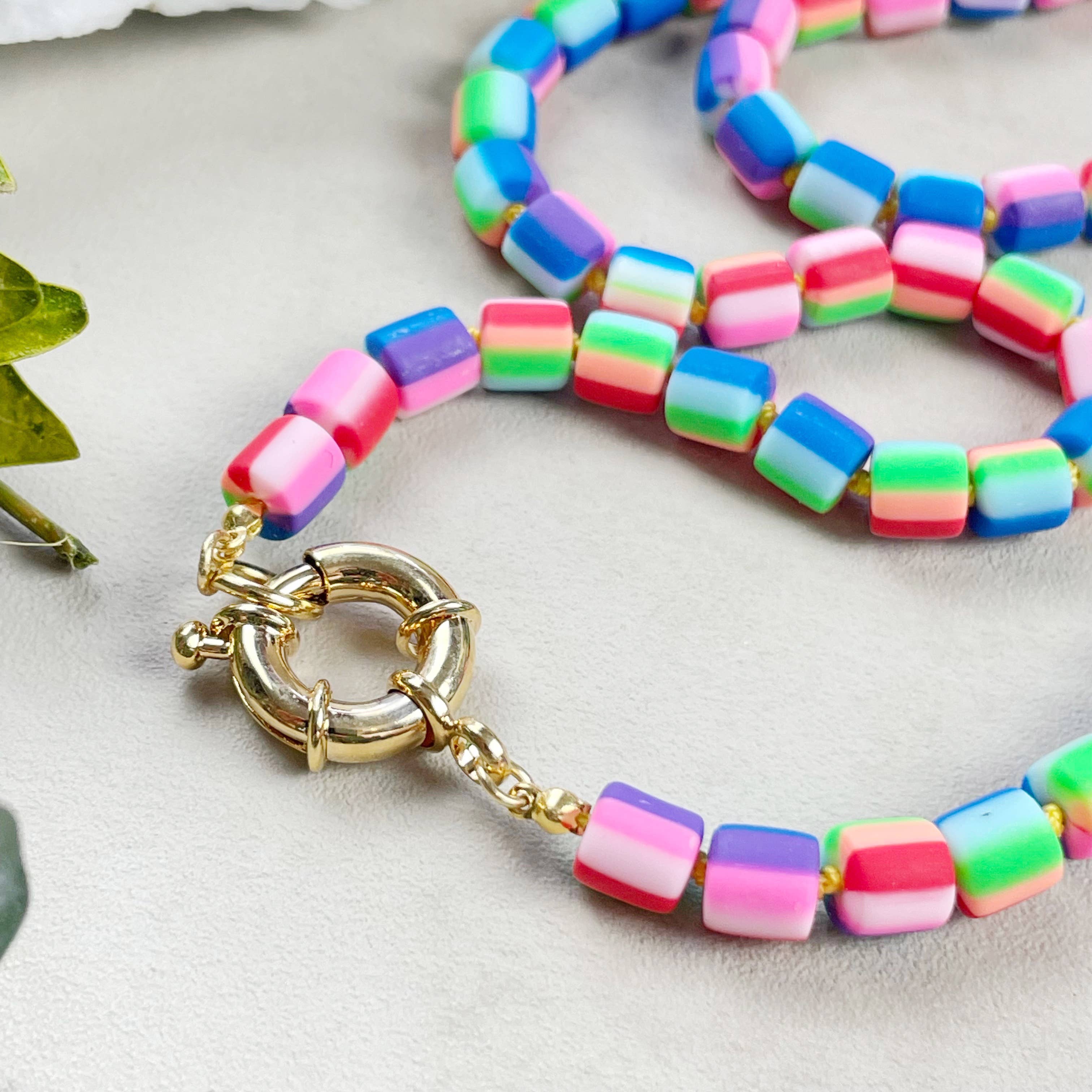 Ewelina Pas Jewelry - Vendita all'ingrosso Collane di perline/perle - Collana annodata a mano con perline in argilla polimerica Mira/Colorblock1