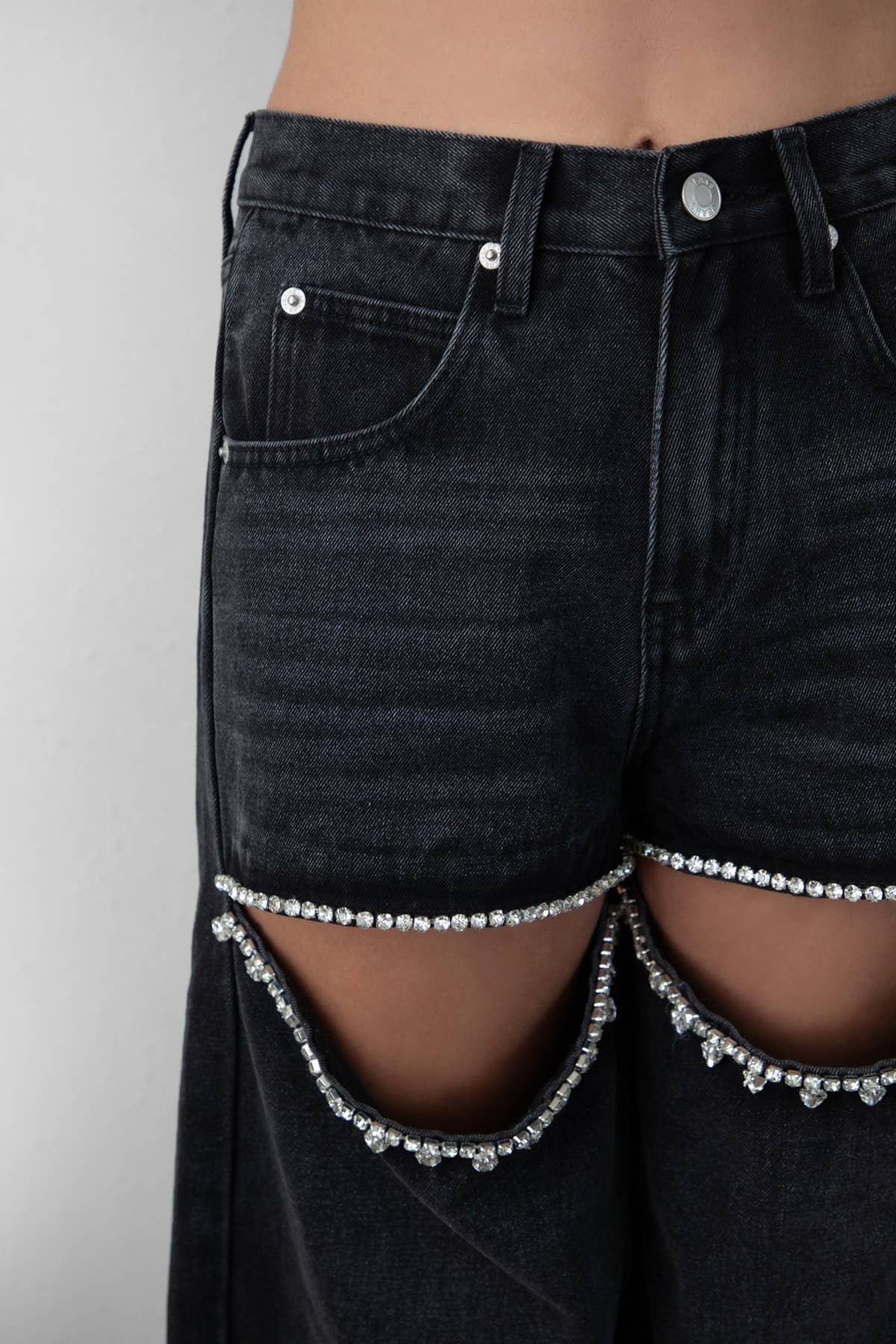 Noir Jean noir en denim mi-hauteur KELSEY orné de strass en vente sur Faire5