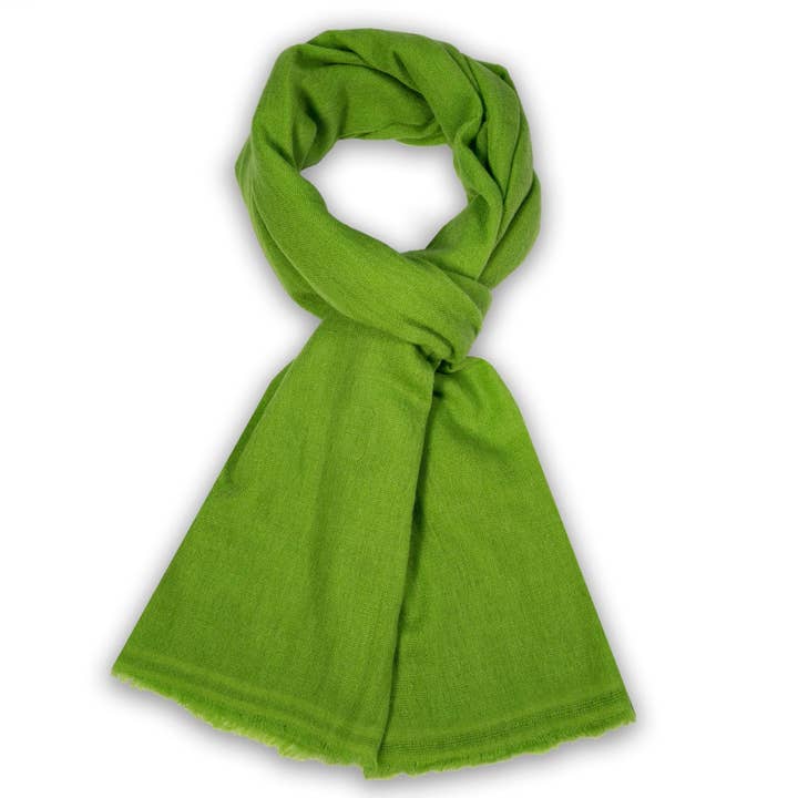 Écharpe en cachemire de couleur : vert pour la vente par BNB Crafts Inc.
