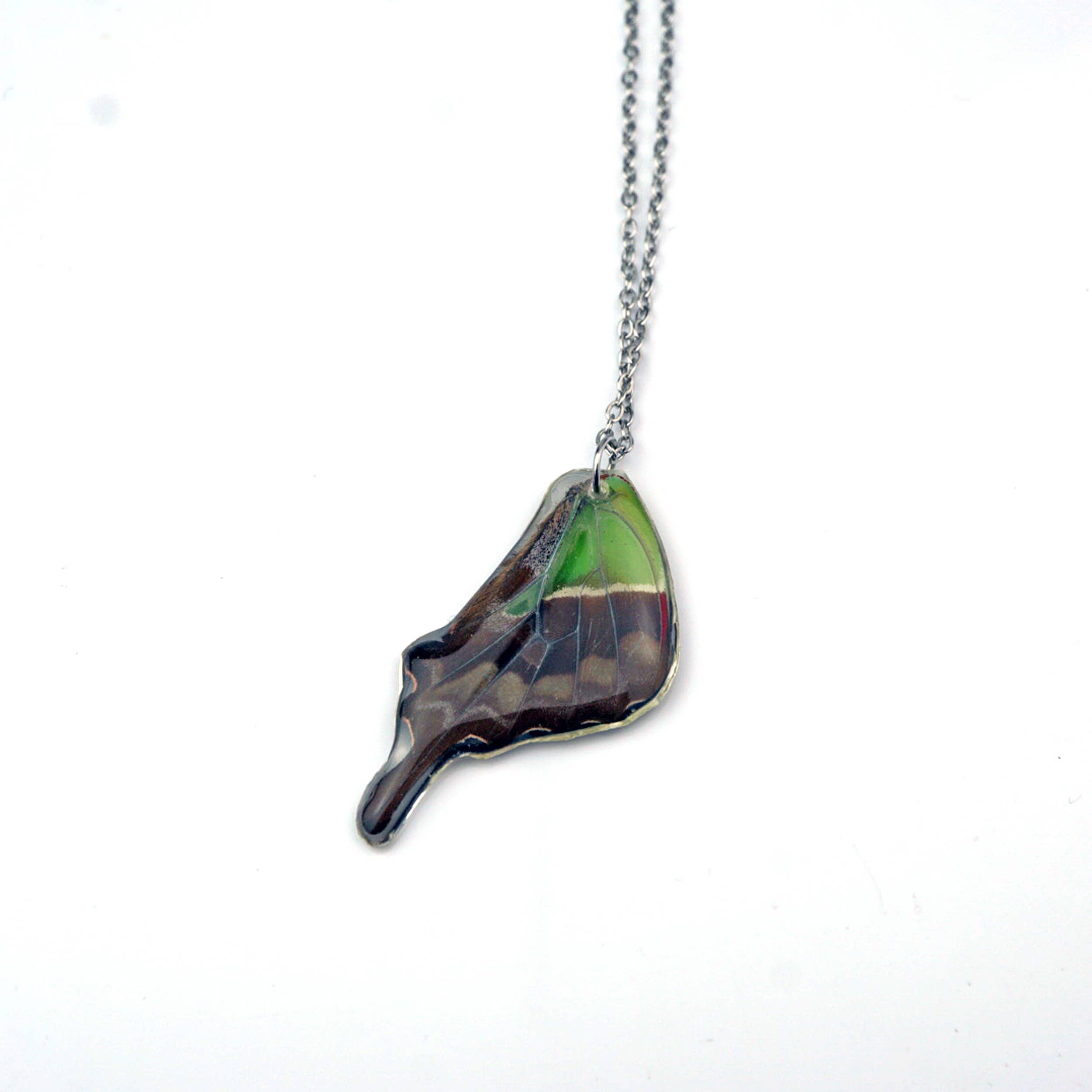 The Pretty Pickle – wholesale Pendant/charm necklace – Purple Spotted Hind Wing Necklace2