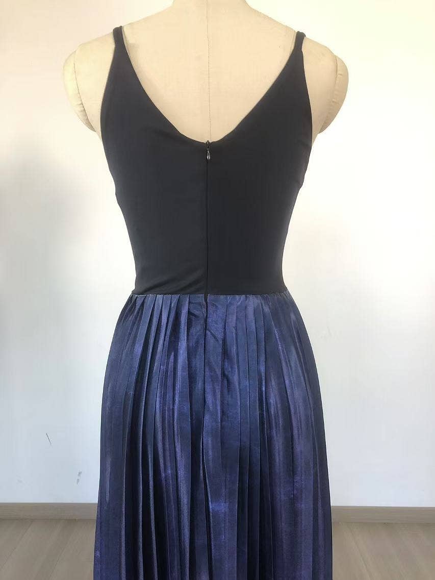 Flerfärgad DR355 Gradient veckad swing aftonklänning med djup V-hals för wholesale på Faire10