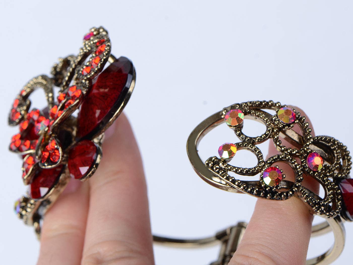 AK Brand – Engroshandel Manchetarmbånd – Messing Antik Rubinrød Diamantformet Filigran Armbånd14