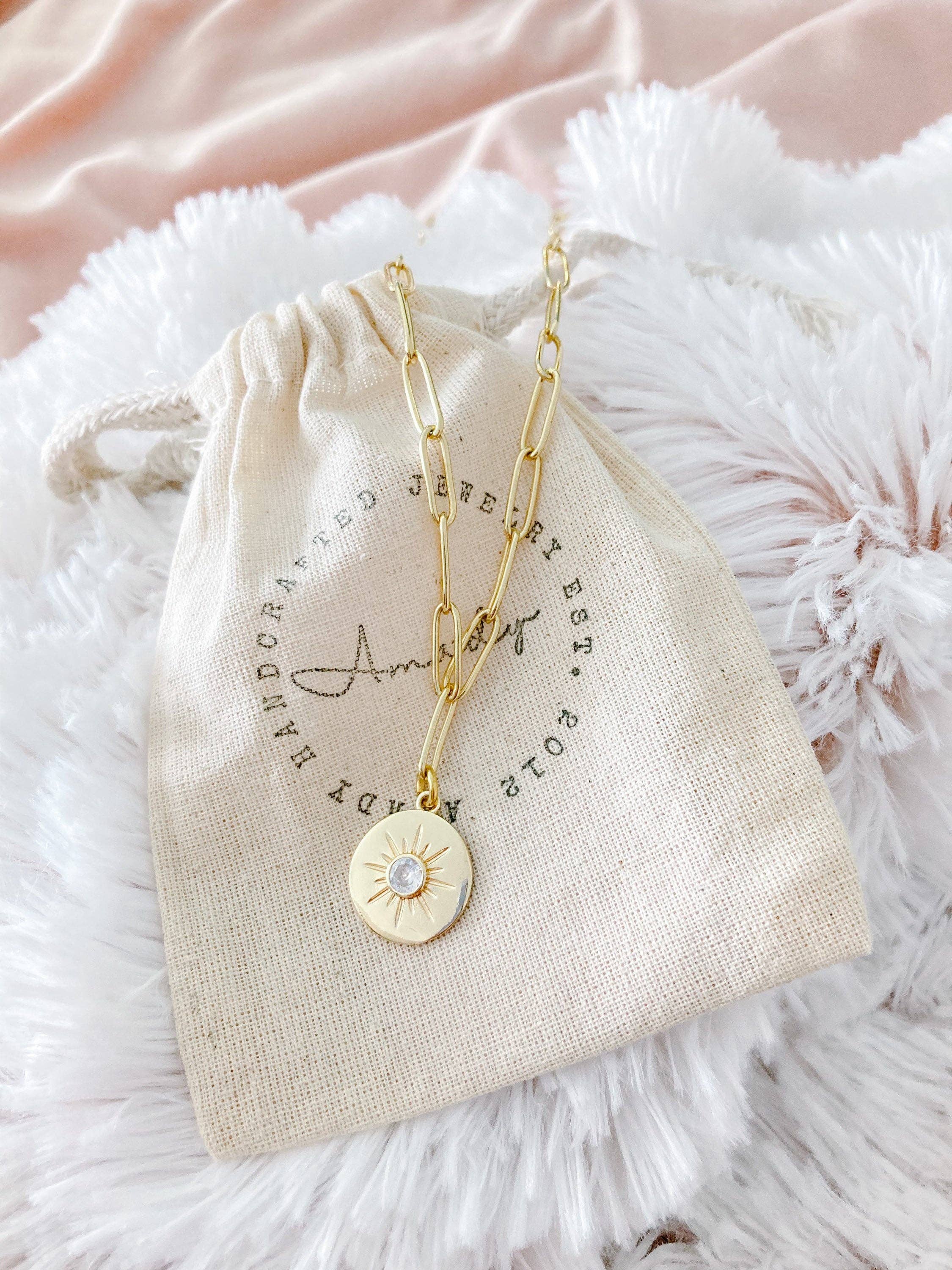 Amady Jewelry - Vente Colliers à pendentif - Collier en forme de soleil doré, trombone, chaîne en métal doré, médaillon4