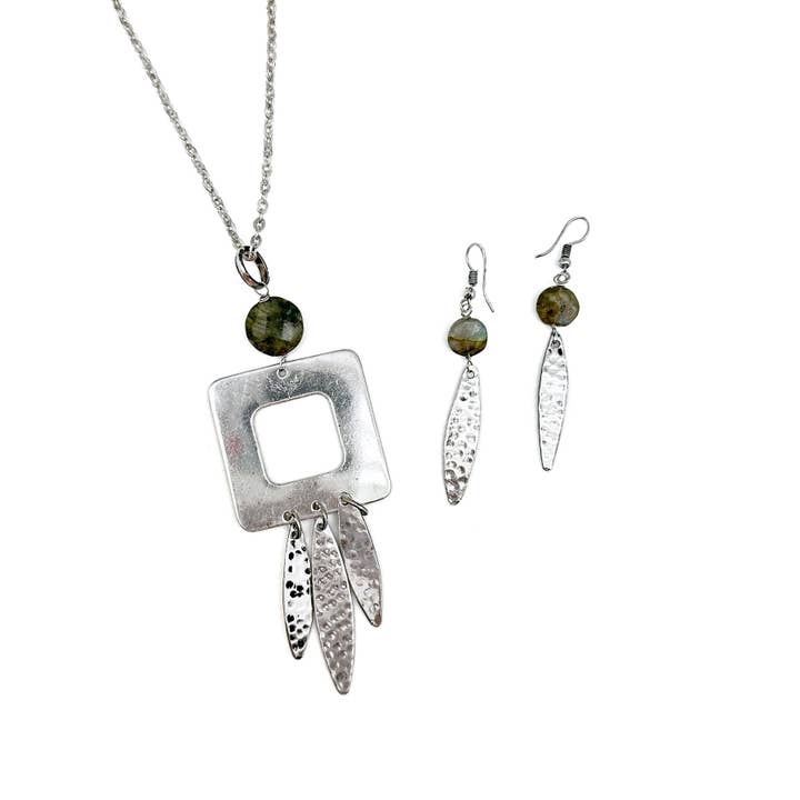 Anju Jewelry - Wholesale Dangle Earrings - Banjara Collection Earrings - Labradorite, Silver Drops
