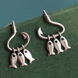 Perimade & Co. LLC – Großhandel Ohrhänger – Zierliche winzige drei Fisch-Ohrringe im Tropfen-Design aus massivem Kupfer.0