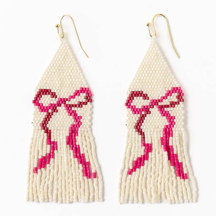 Boucles d'oreilles à franges perlées avec nœud rose Delilah Ivoire en gros pour la vente par INK + ALLOY