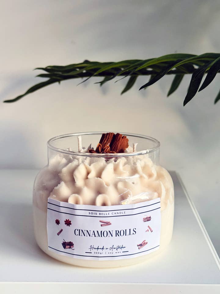 Cinnamon Rolls for wholesale by Sois Belle candle