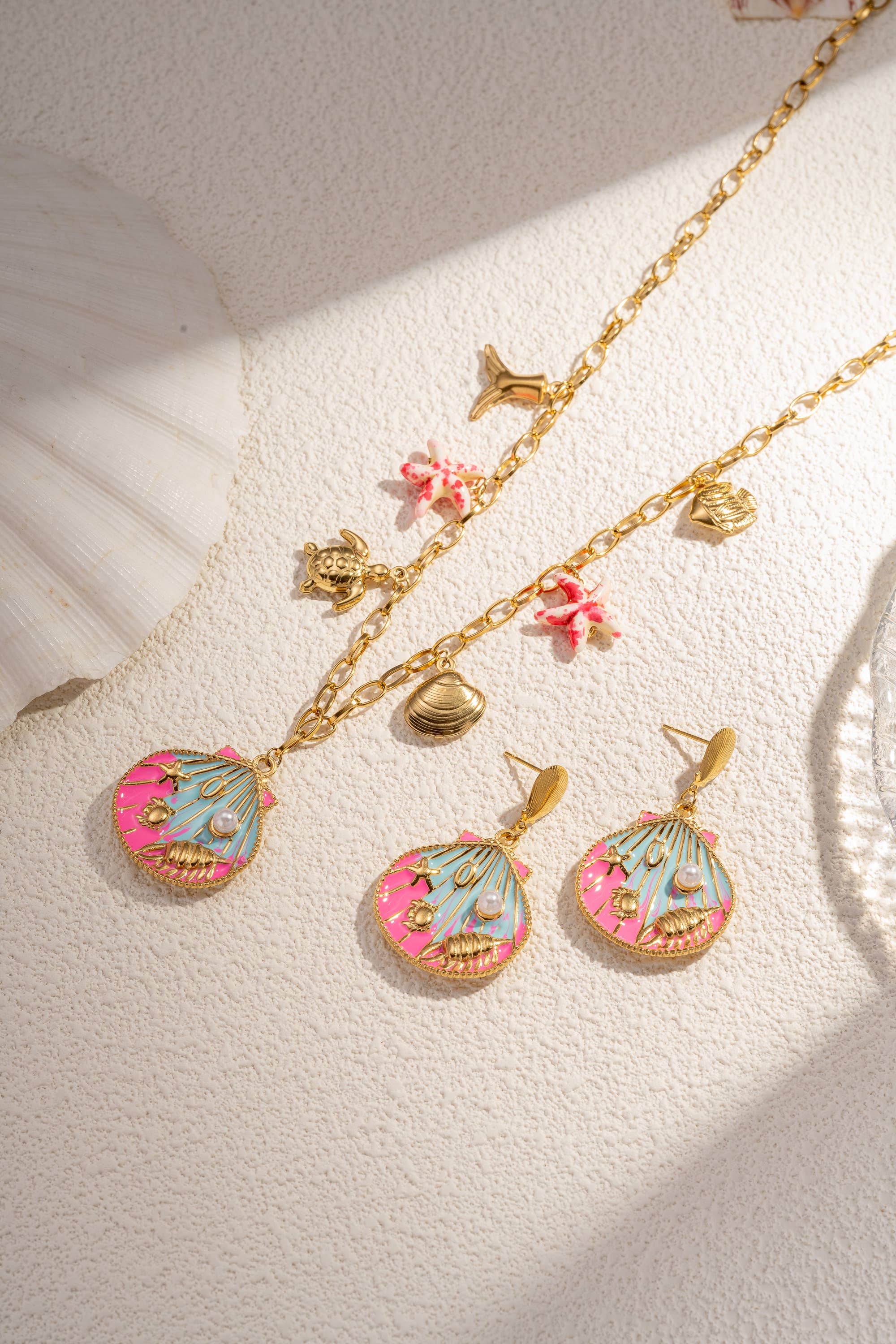 COSMOS – Großhandel Schmucksets – Muschel-Halskette und Ohrring-Set aus Stahl0