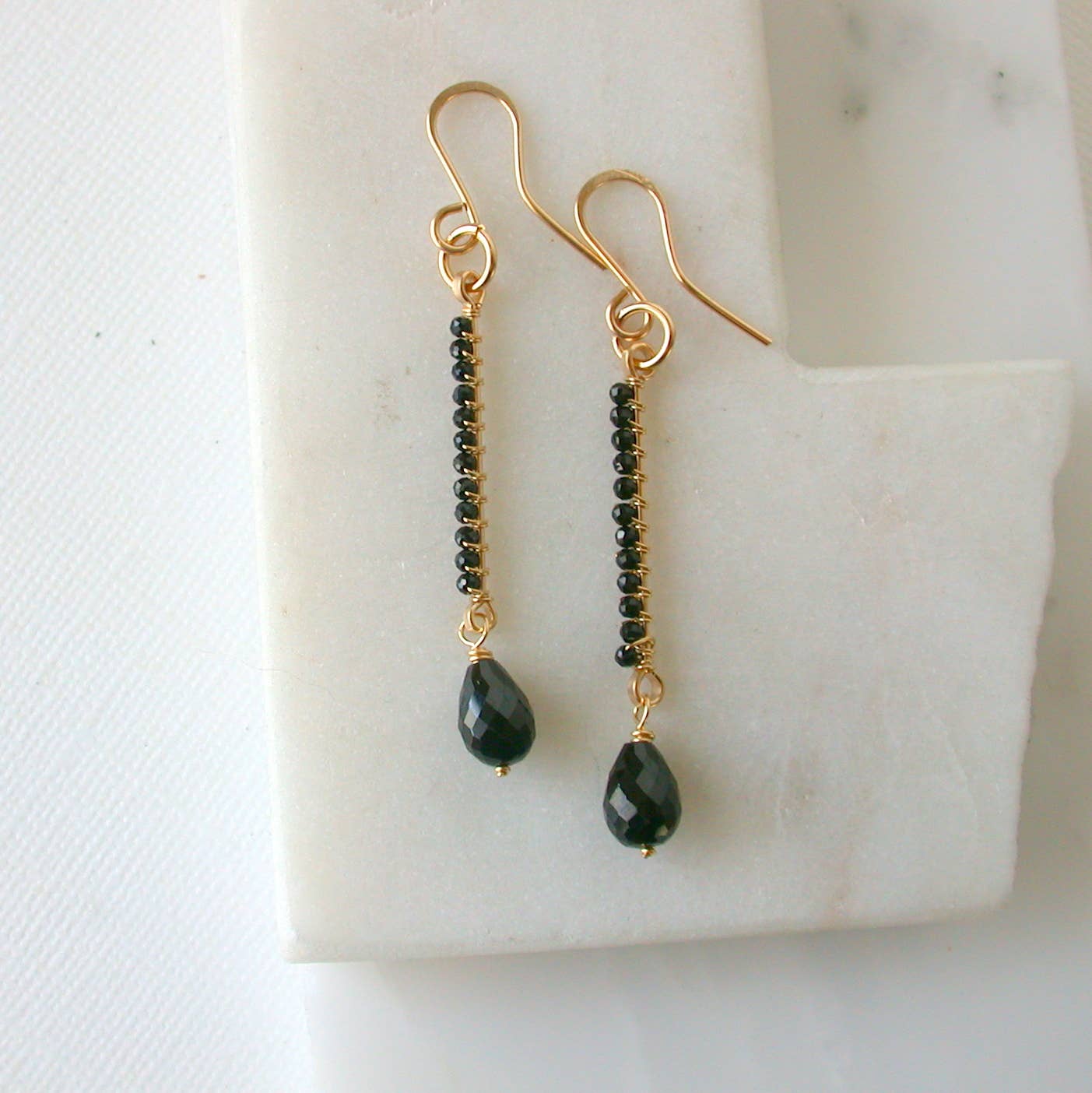 Produit acheté&nbsp;: Barrette et boucles d'oreilles pendantes en onyx noir