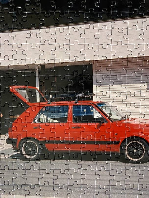 Puzzle Fine Art Voiture Rouge au Japon pour la vente par Timeless Goods Store