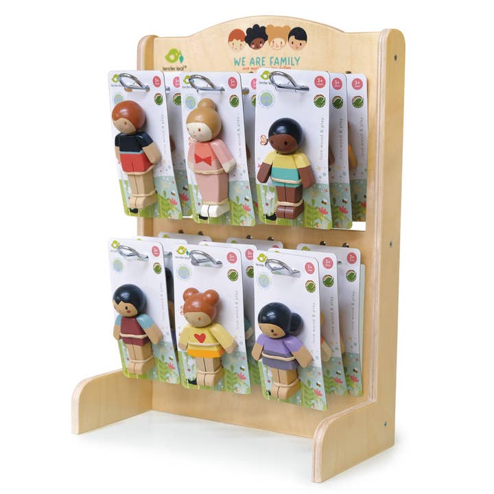 Étagère de poupées "Nous sommes une famille" pour la vente par Tender Leaf Toys