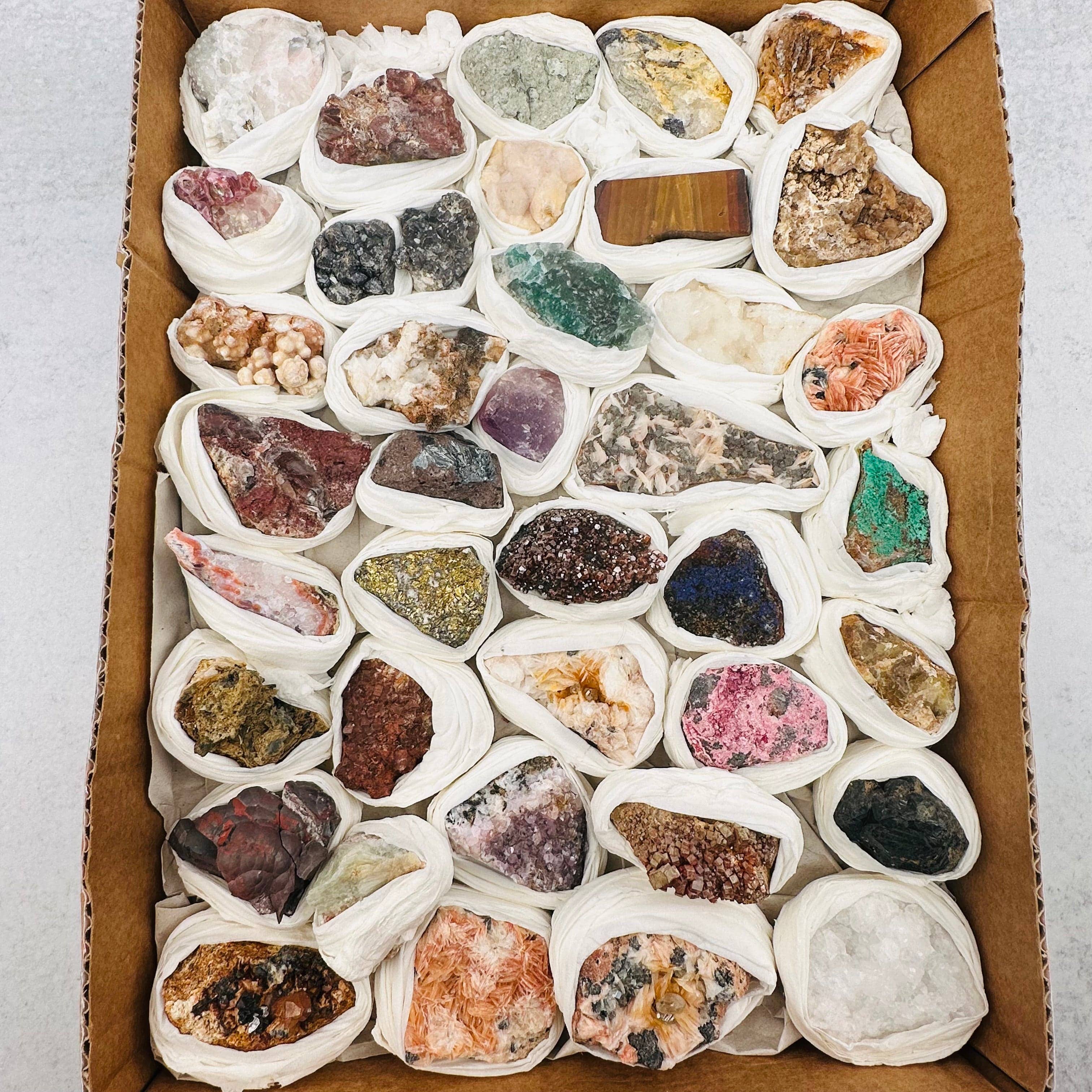 Rock Paradise - Wholesale Spiritual Stone/Crystal - 1 FLAT BOX of Natural Crystal Minerals - Mixed Minerals - Crystal Collection Set1