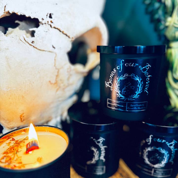 Os de notre bien-aimé - Magie des bougies en pot pour la vente par Blessed Bee Apothecary